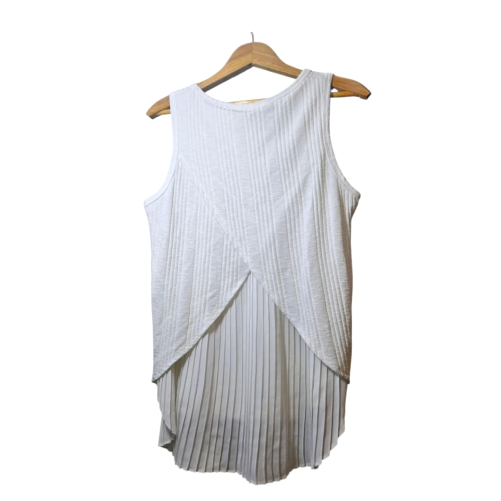 BAR 111 Sleeveless Top Criss Cross Back Pleated White Medium